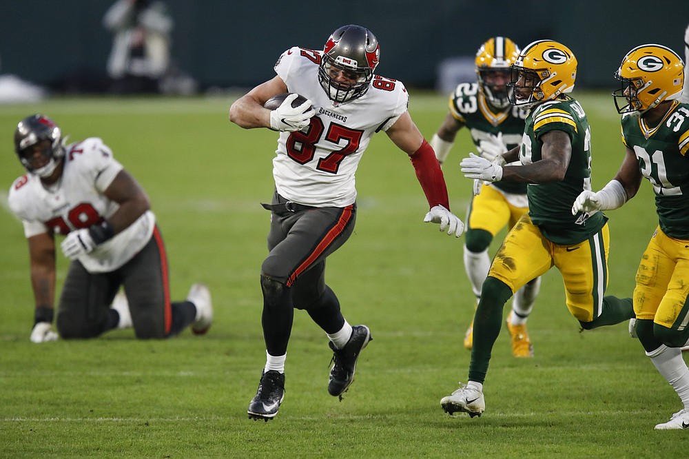 Green Bay Packers' Ka'dar Hollman (29) and Adrian Amos try to stop Tampa Bay Buccaneers' Rob Gronkowski during the second half of the NFC championship NFL football game in Green Bay, Wis., Sunday, Jan. 24, 2021. (AP Photo/Matt Ludtke)