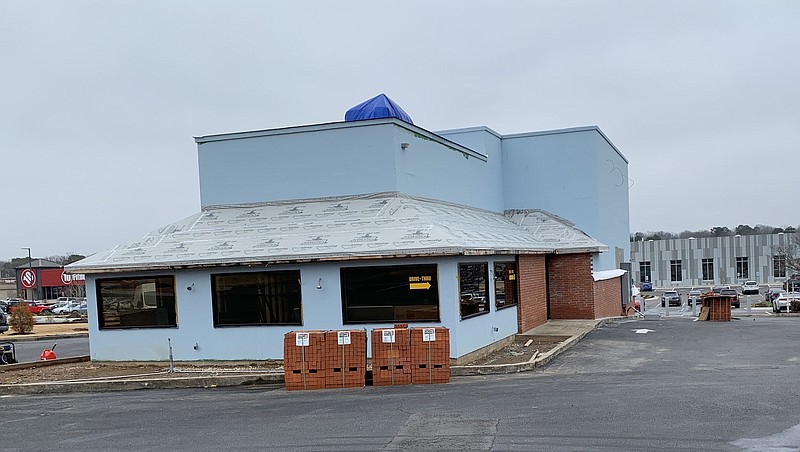 Rodney Parham Chicken Inc. has taken out a building permit for the former Black Angus building on North Rodney Parham Road. (Arkansas Democrat-Gazette/Eric E. Harrison)