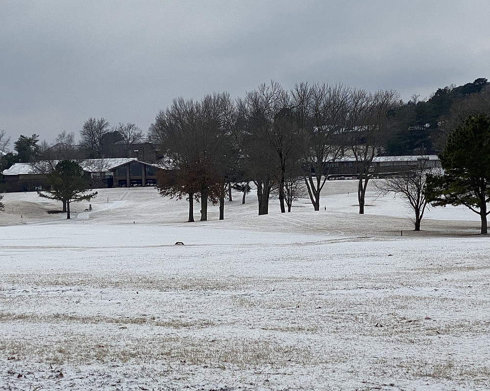 Terri O'Byrne/Weekly Vista
Bella Vistans wake to a cover of snow Friday morning and 18 degree temperatures. The country club golf course lies in silence under a snowy sky and the club house watchful eye.
