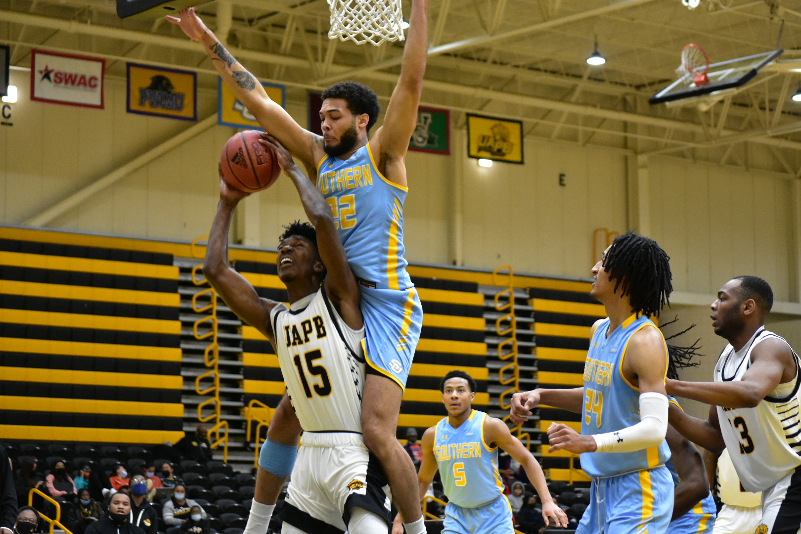 Southern edges UAPB in late rally