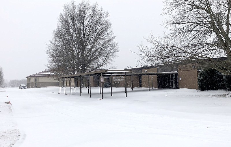Westside Eagle Observer/RANDY MOLL Schools remained closed for on-site instruction on Monday in Gentry after about 3 inches of snow fell late Sunday. Students attended classes online.