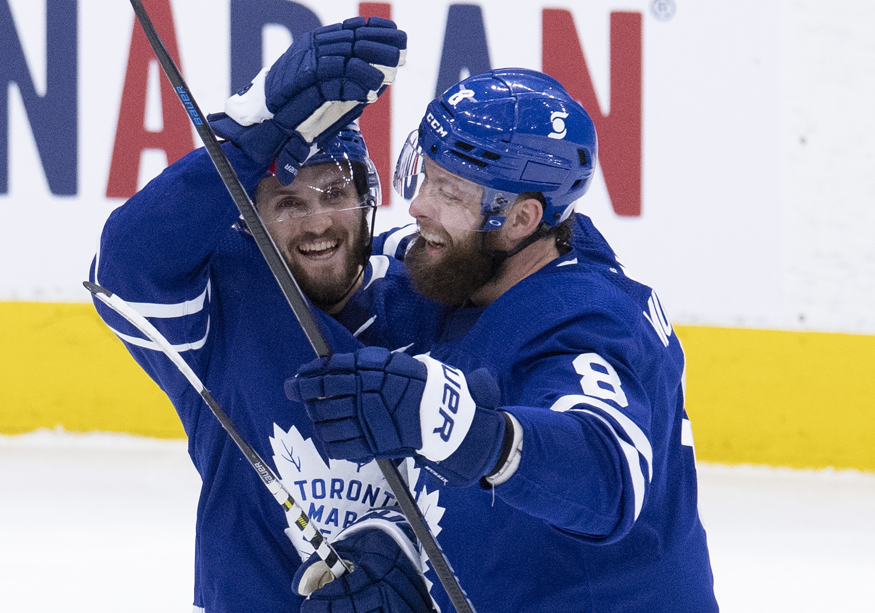 Huberdeau sets franchise points mark, Panthers over Leafs