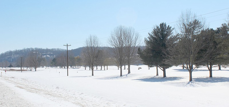 KEITH BRYANT/THE WEEKLY VISTA
A thick blanket of snow hides the Berksdale golf course alongside U.S. Highway 71.