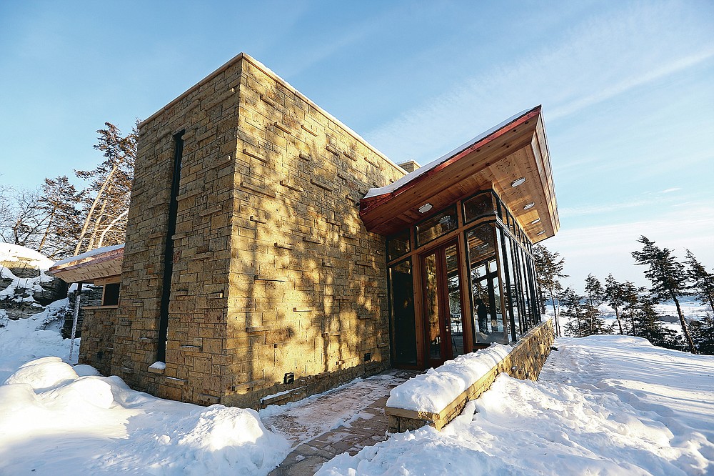 Secluded Iowa cottage inspired by Frank Lloyd Wright