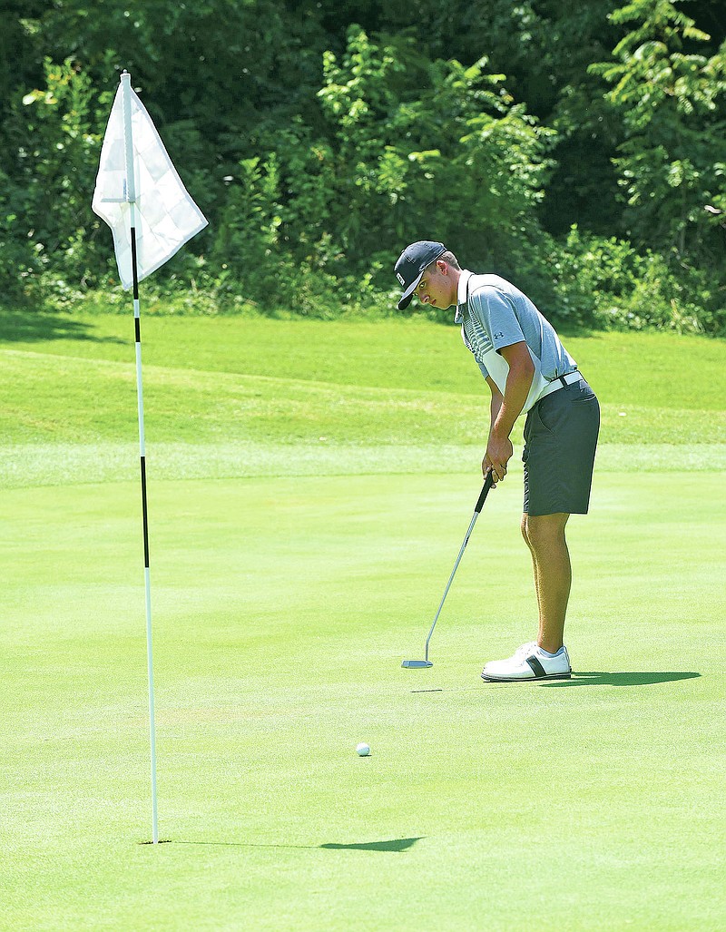 Michael Senn, Bentonville High School, puts Wednesday Aug. 5 2020 at Kingswood Golf Course in Bella Vista. Go to nwaonline.com/200805Daily/ to see more photos.
(NWA Democrat-Gazette/Flip Putthoff)