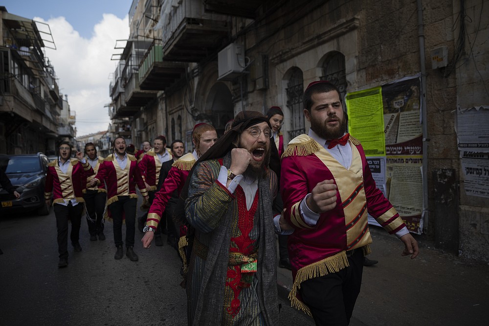 Holiday celebrants defy Israel lockdown