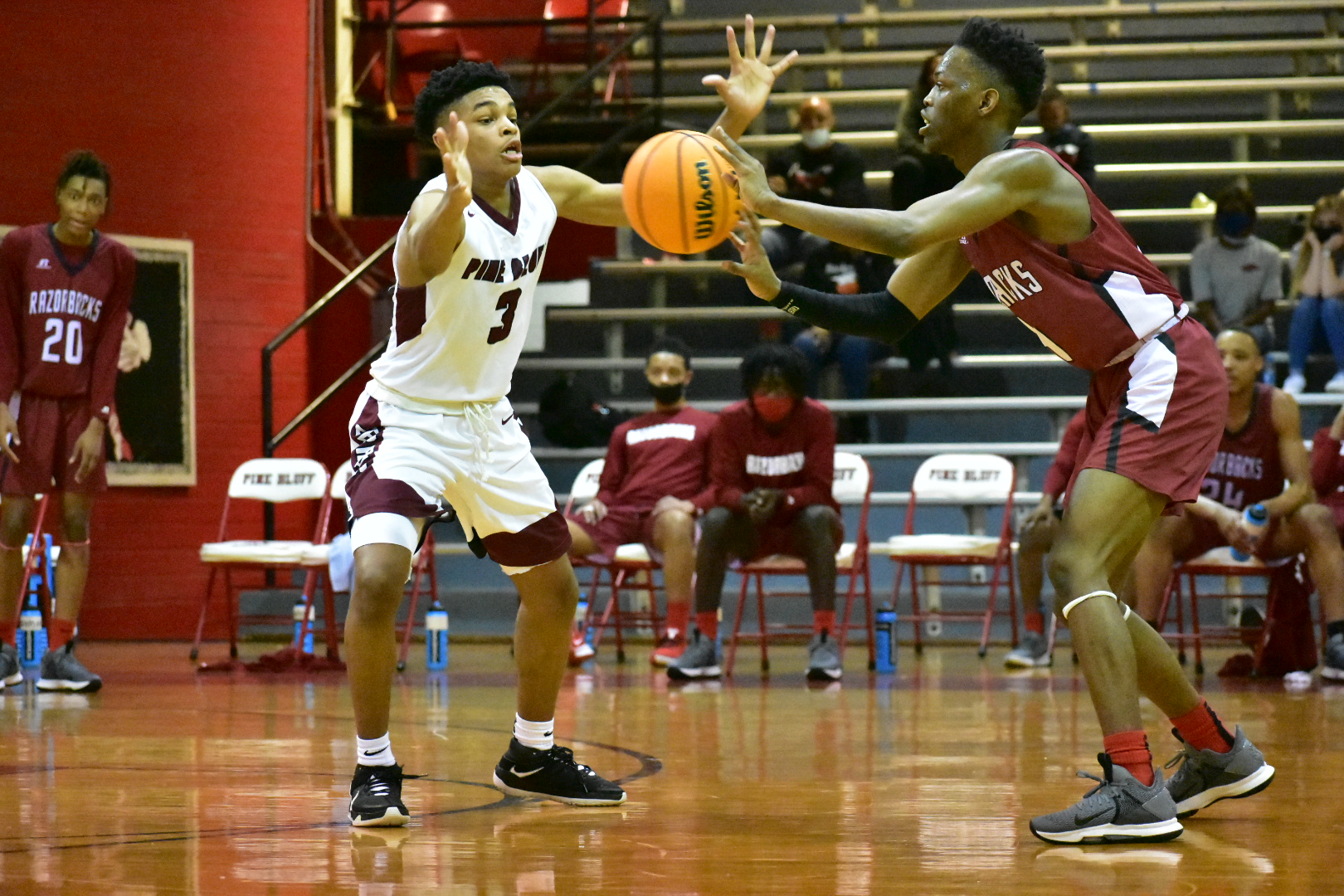 Zebras rebound from first loss in conference to wrap up title