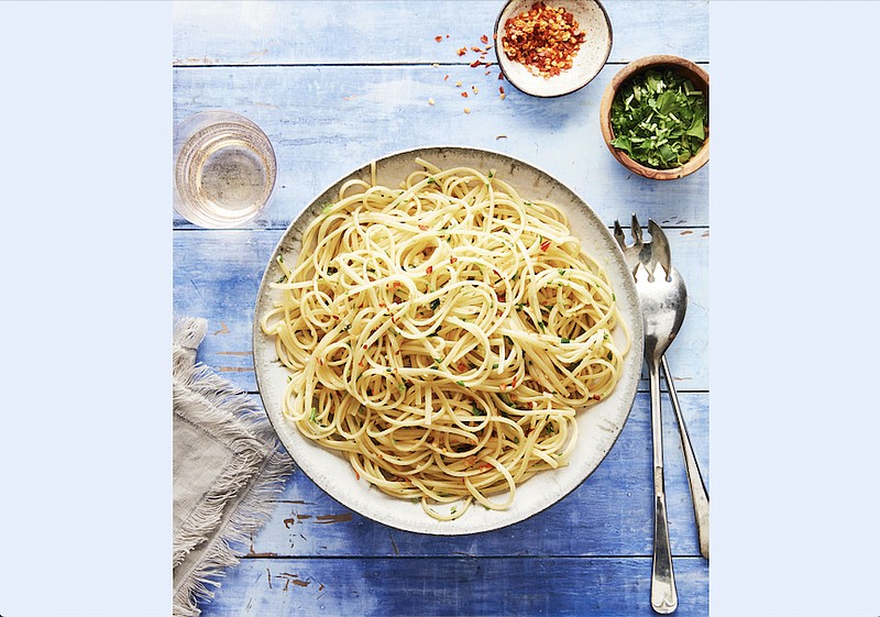Spicy Linguine With Garlic and Oil (Houghton Mifflin Harcourt/Linda Xiao)