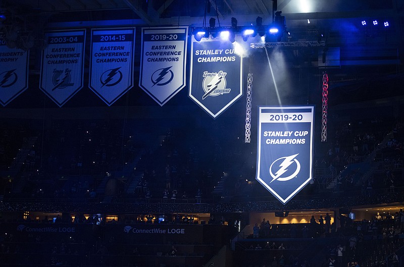 Lightning raise championship banner, beat Predators 63