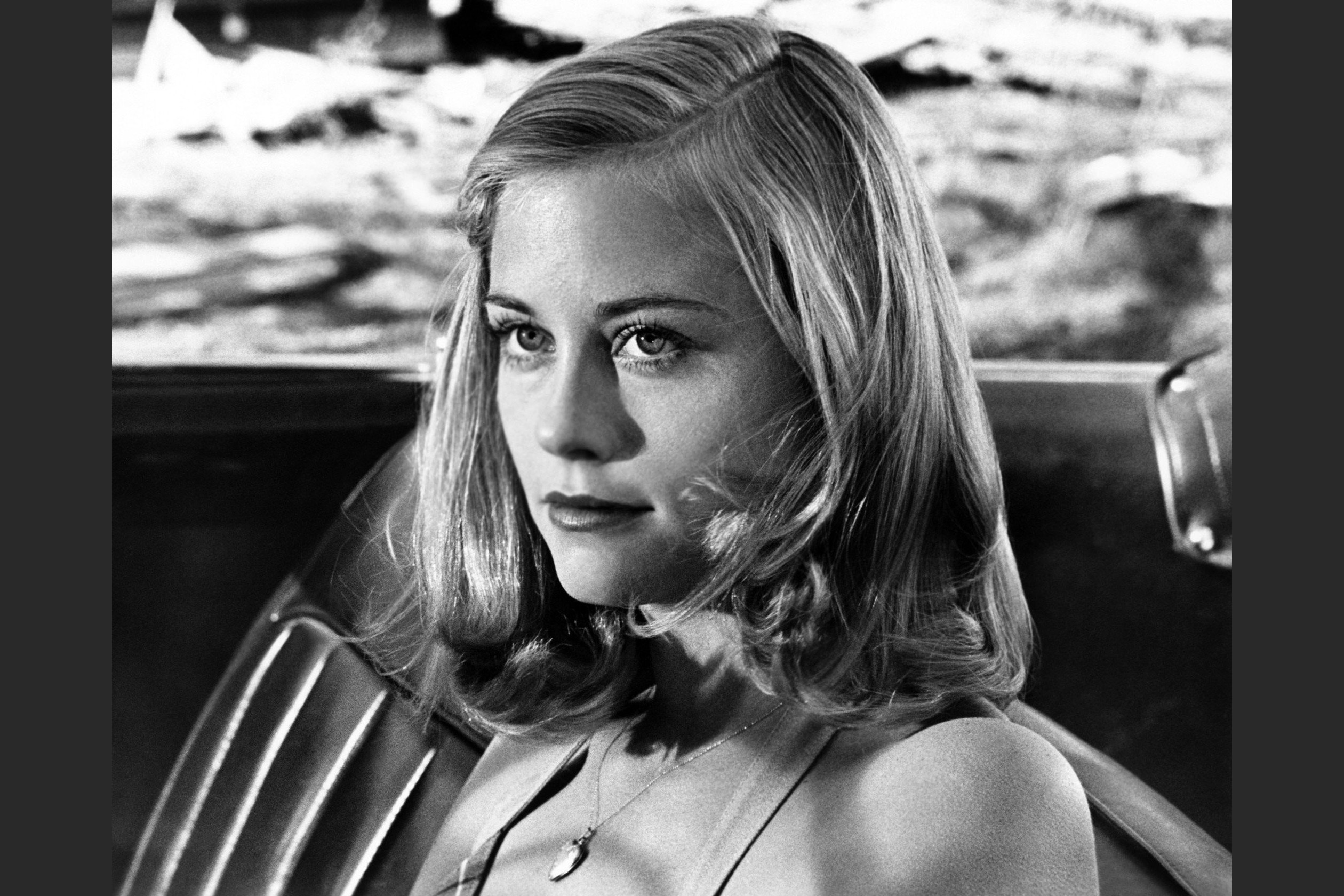 197670400_CybillShepherd.jpg