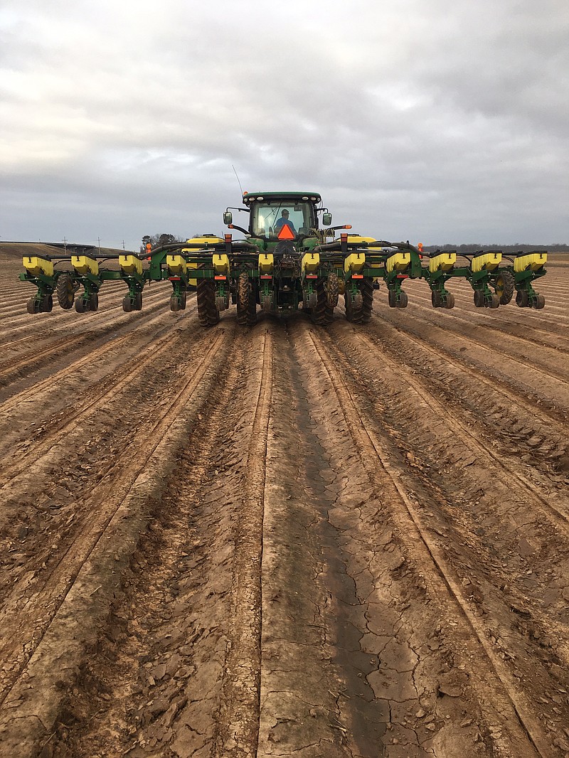 Early planting of corn, soybeans begins in parts of state, experts say