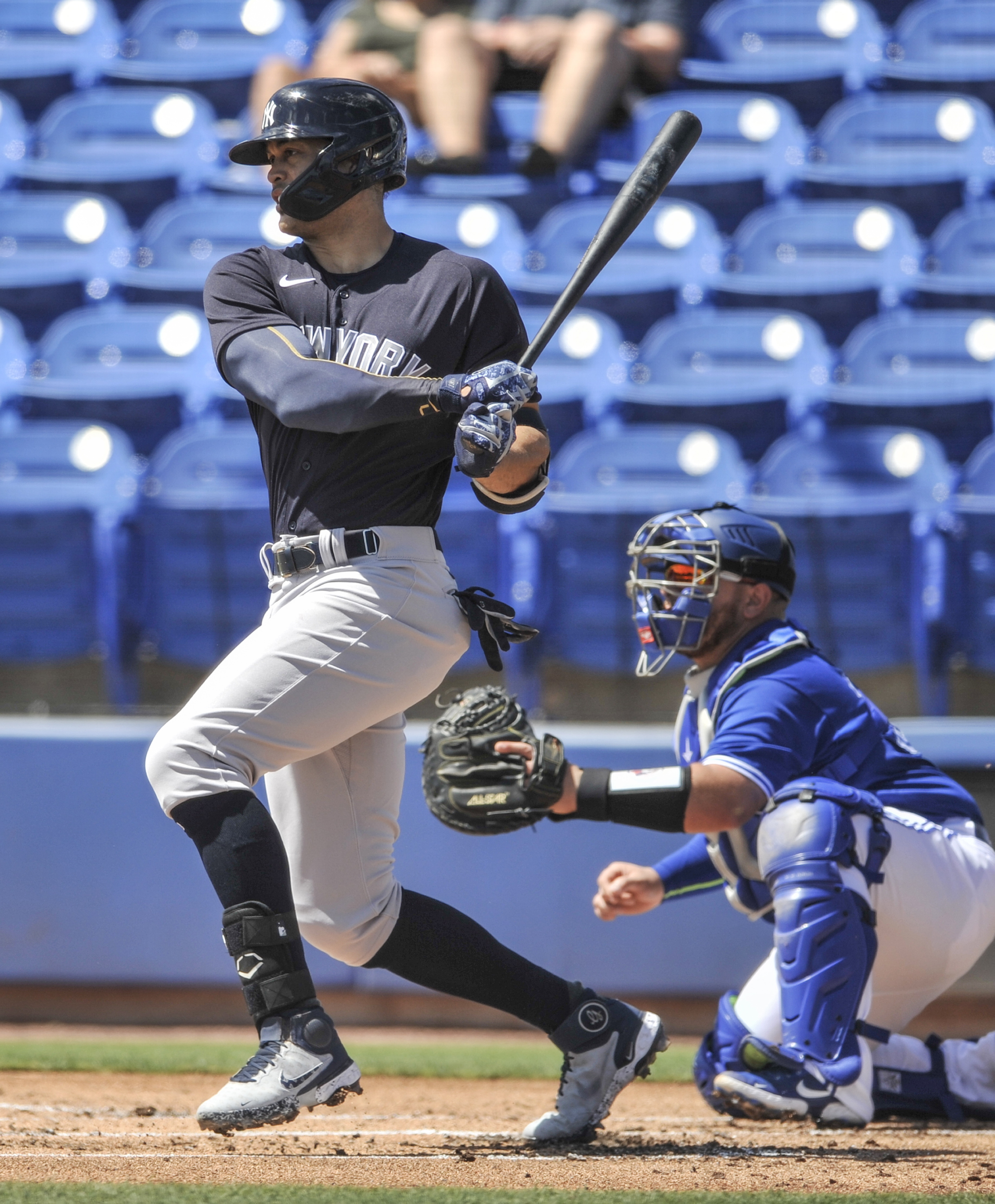 White Sox outfielder Eloy Jimenez exits Cactus League game with