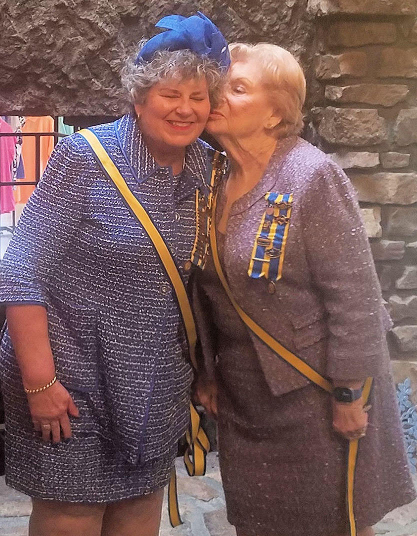 Group honors mother, daughter