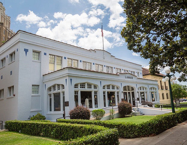 At Bathhouse Row’s southern end, Lamar Bathhouse aims to satisfy the urges of souvenir seekers.
(File Photo/John Sykes Jr.)