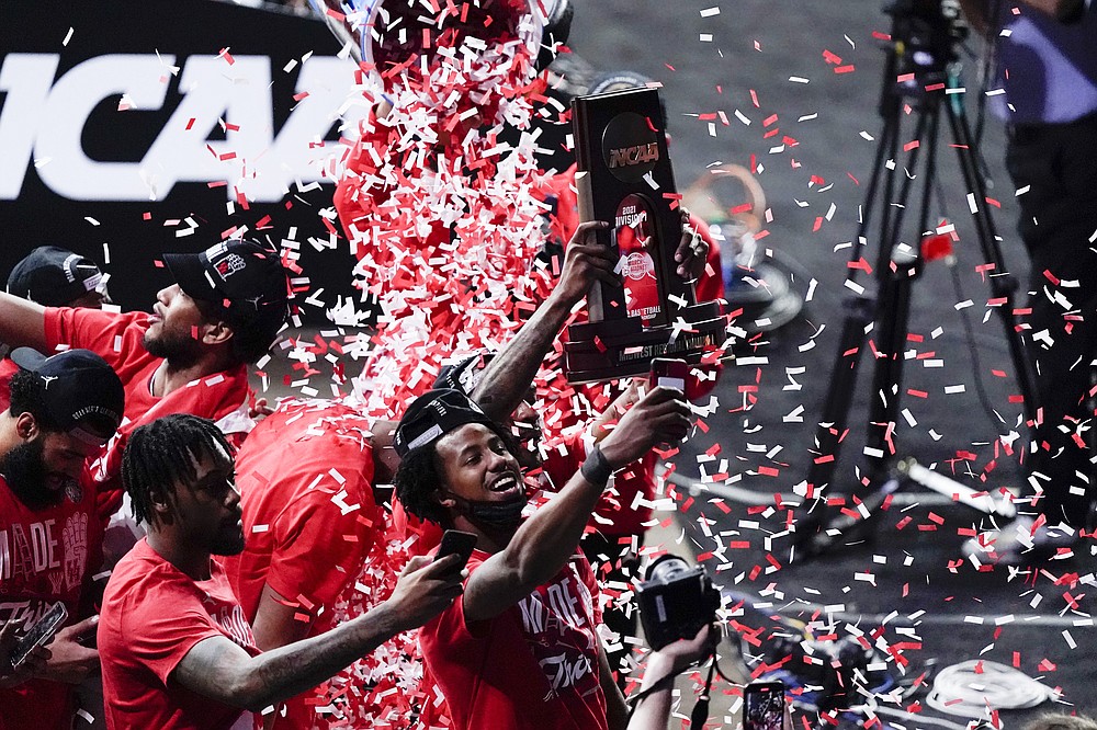 Houston players celebrate their 67-61 win over Oregon State during an Elite 8 game in the NCAA men's college basketball tournament at Lucas Oil Stadium, Monday, March 29, 2021, in Indianapolis. (AP Photo/Michael Conroy)