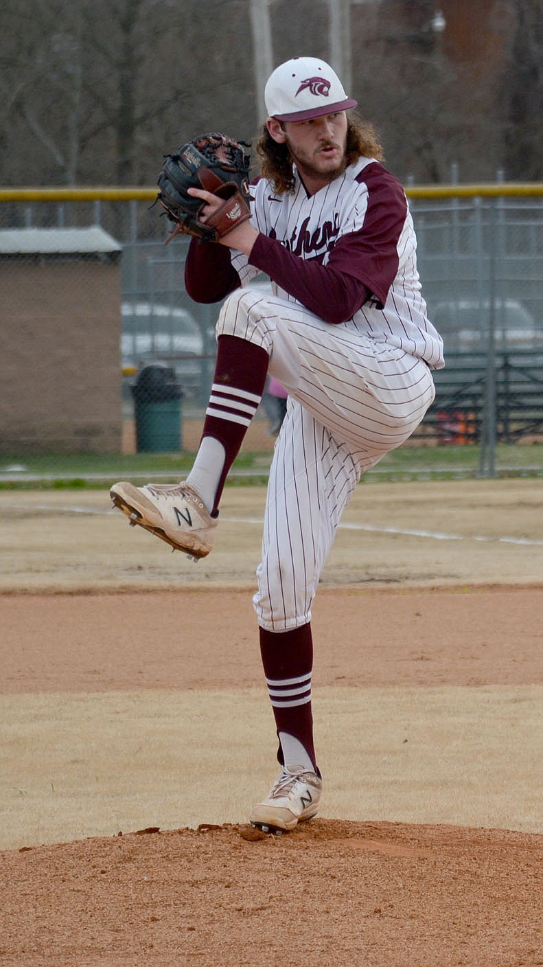 Graham Thomas/Herald-Leader
Siloam Springs junior Brayden Fain pitches against Mountain Home on March 16.
