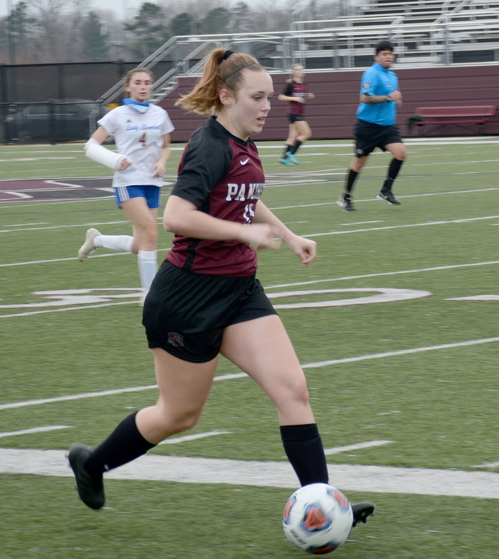 Graham Thomas/Herald-Leader
Senior Madi Race runs with the ball down the far sideline against Mountain Home on March 12.