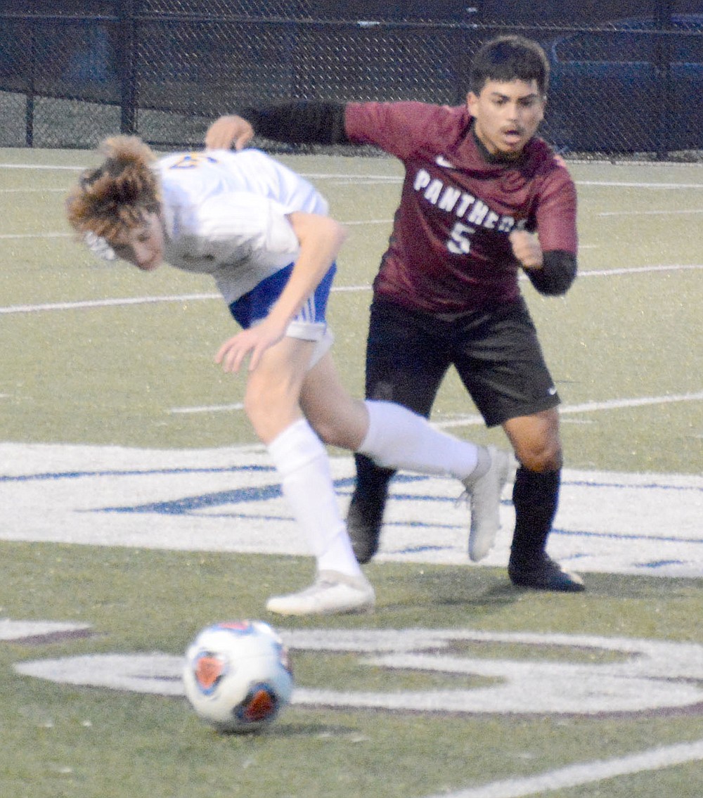 Graham Thomas/Herald-Leader
Ronald Mancia battles a Mountain Home defender for the ball during a game on March 12.