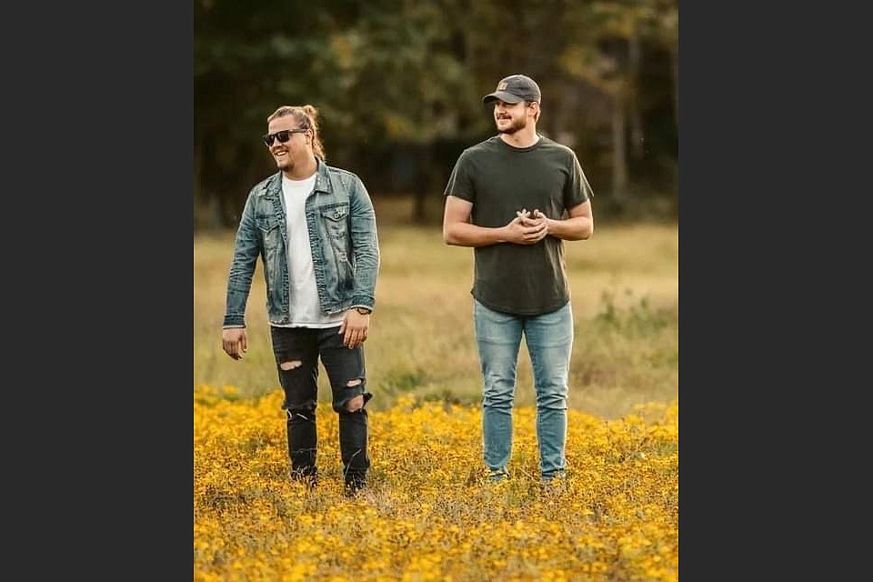 Country Rock Highfield, formé par Trey Lamberth (à gauche) et Taylor Hayat en 2019, joue samedi à Stickyz à Little Rock.  (Exclusif à la démocratie - Le Journal officiel)