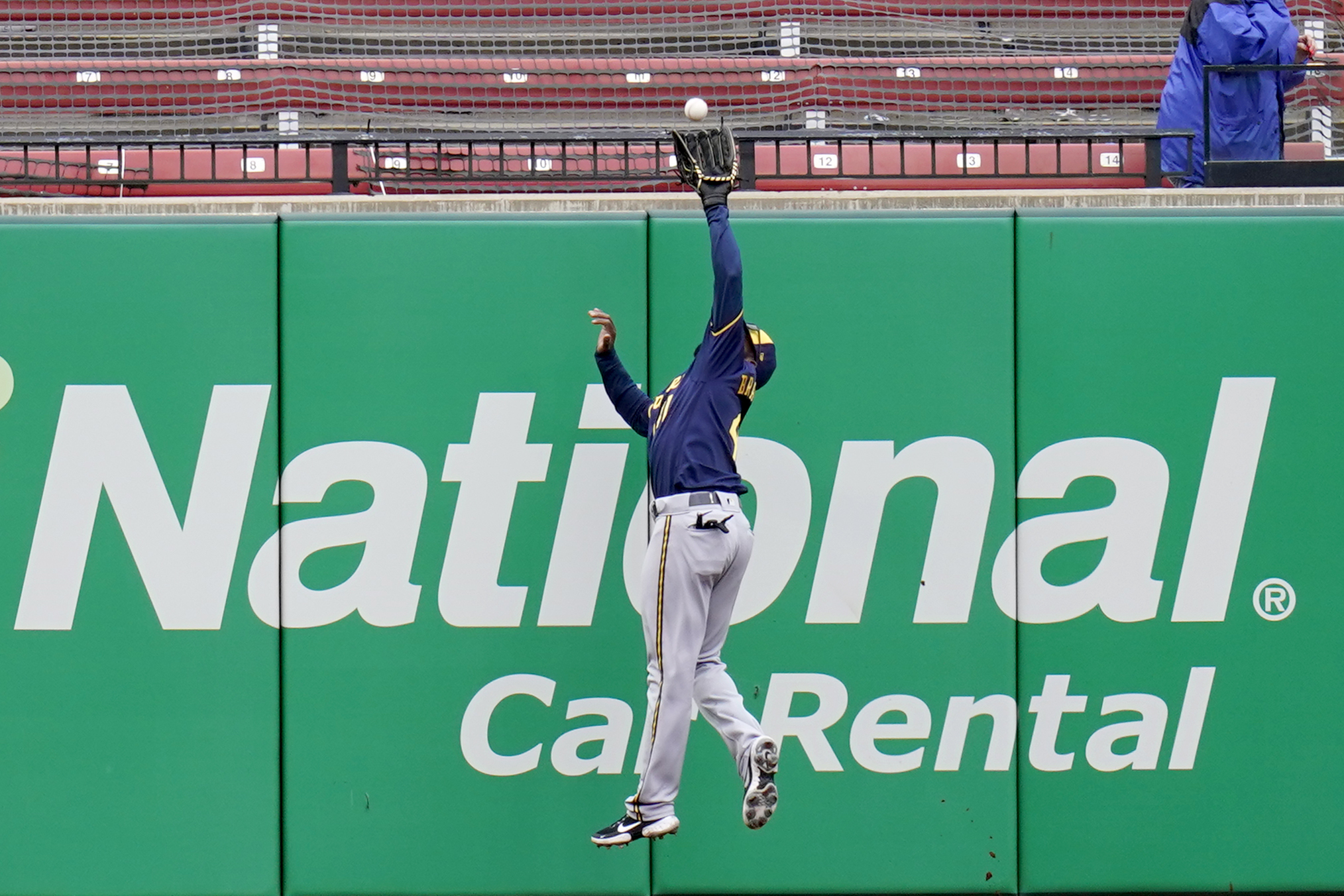 Brewers beat Braves, Keston Hiura hits walk-off home run in 11th