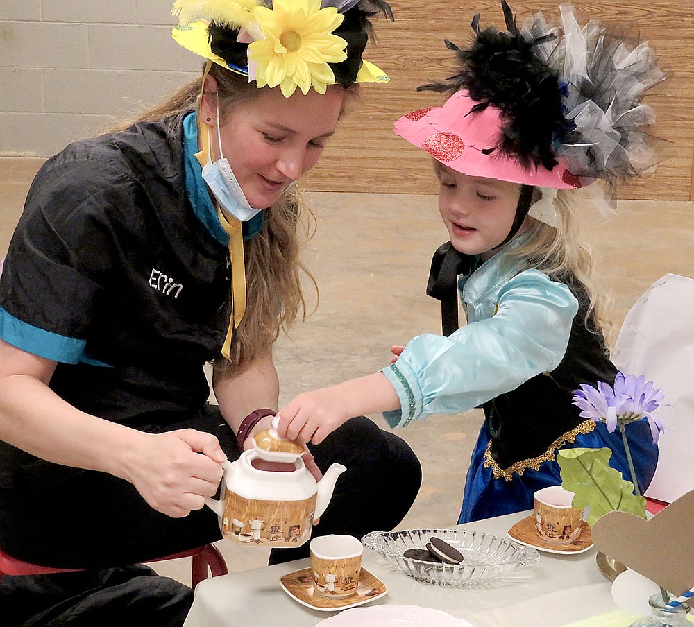 Westside Eagle Observer/RANDY MOLL
Erin and Bradley Shawver enjoyed tea time and cookies together at the Mommy and Me Tea Party held at the Gentry Early Learning Academy on Friday.