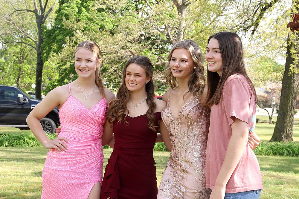 LYNN KUTTER ENTERPRISE-LEADER
High school students in the area missed their junior-senior prom last year because of the covid-19 pandemic but hundreds showed up at Prairie Grove Battlefield on Saturday to take prom pictures for the Prairie Grove junior-senior prom, held that night at the high school commons area. Kendal Pickett, Avery Griffin, Maddie Cobb and Kenleigh Elder pose for photos at the park.