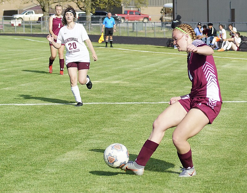 Westside Eagle Observer/RANDY MOLL
Destiny Reinhardt kicks the ball toward the goal from the corner during play at Gentry High School against Huntsville on April 26.