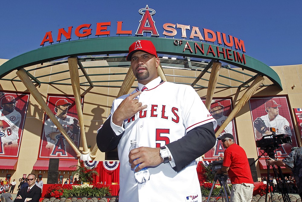 Struggling Angels cut ties with Pujols