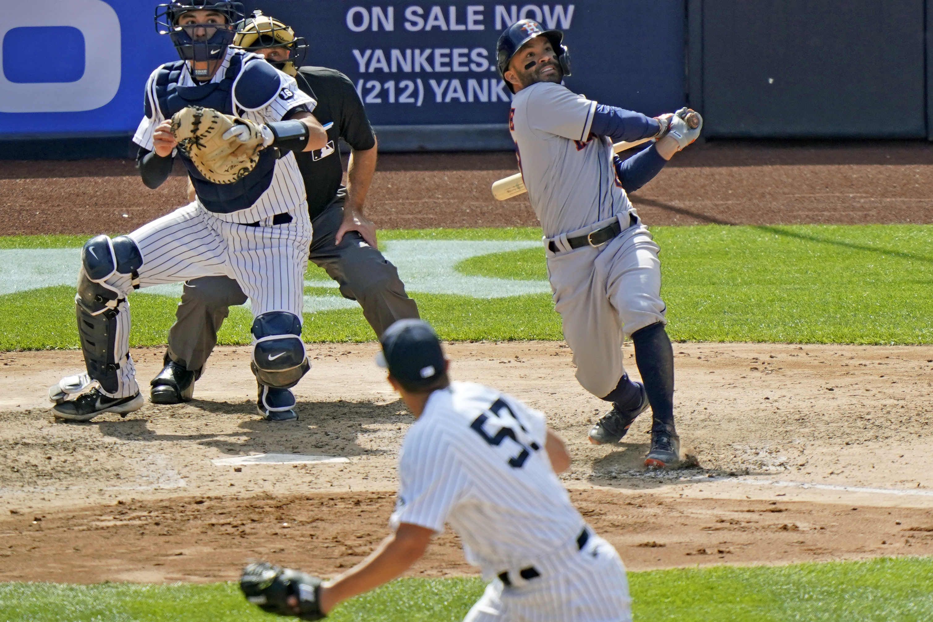 Reyes hits 3-run homer, leads Indians to 4-2 win over Royals