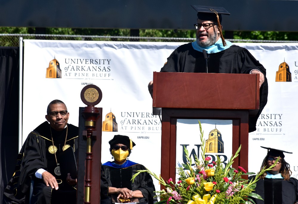 UAPB grads hear talk on pandemic, Trump