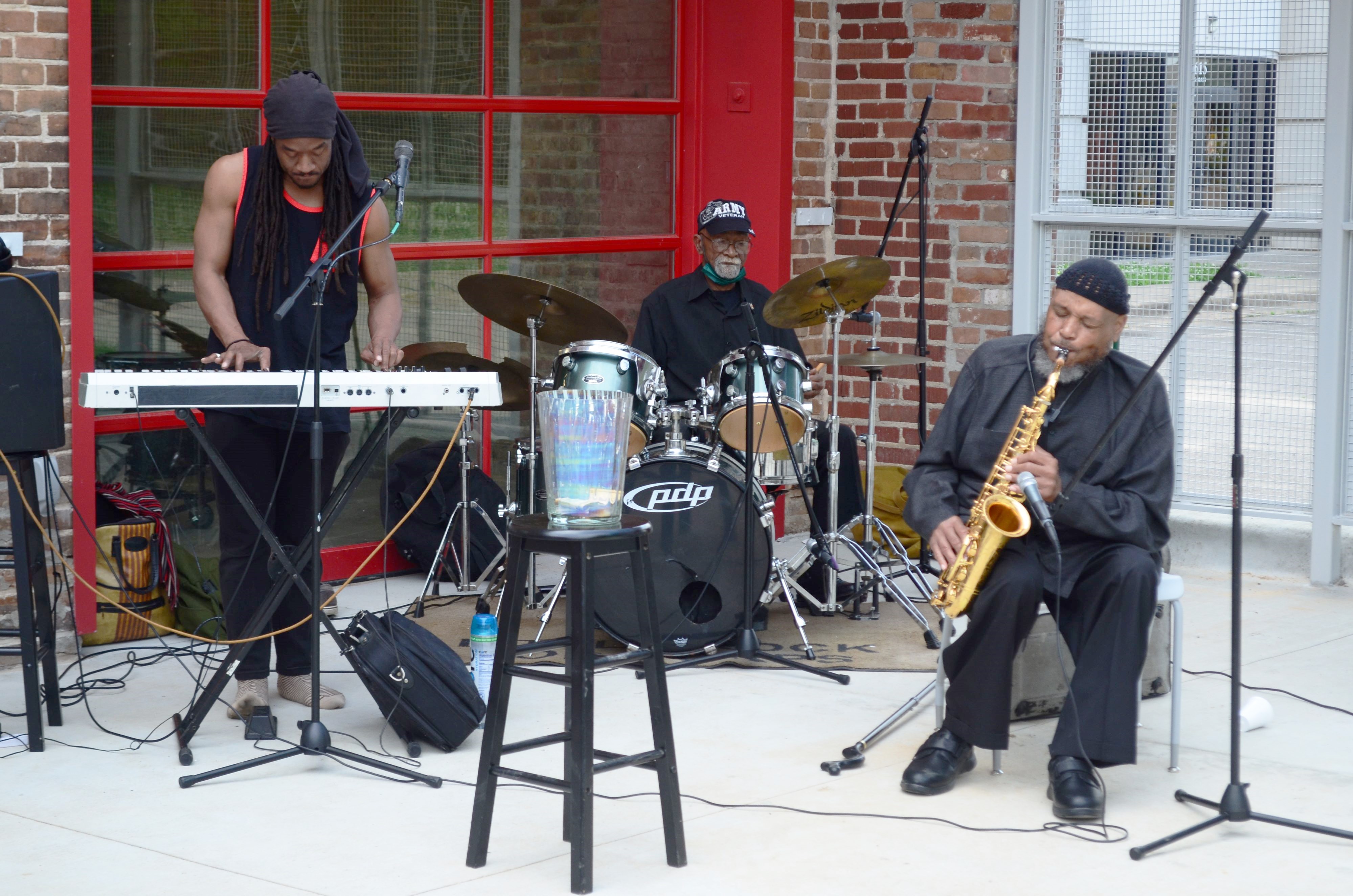 Musical trio headlines Live@5