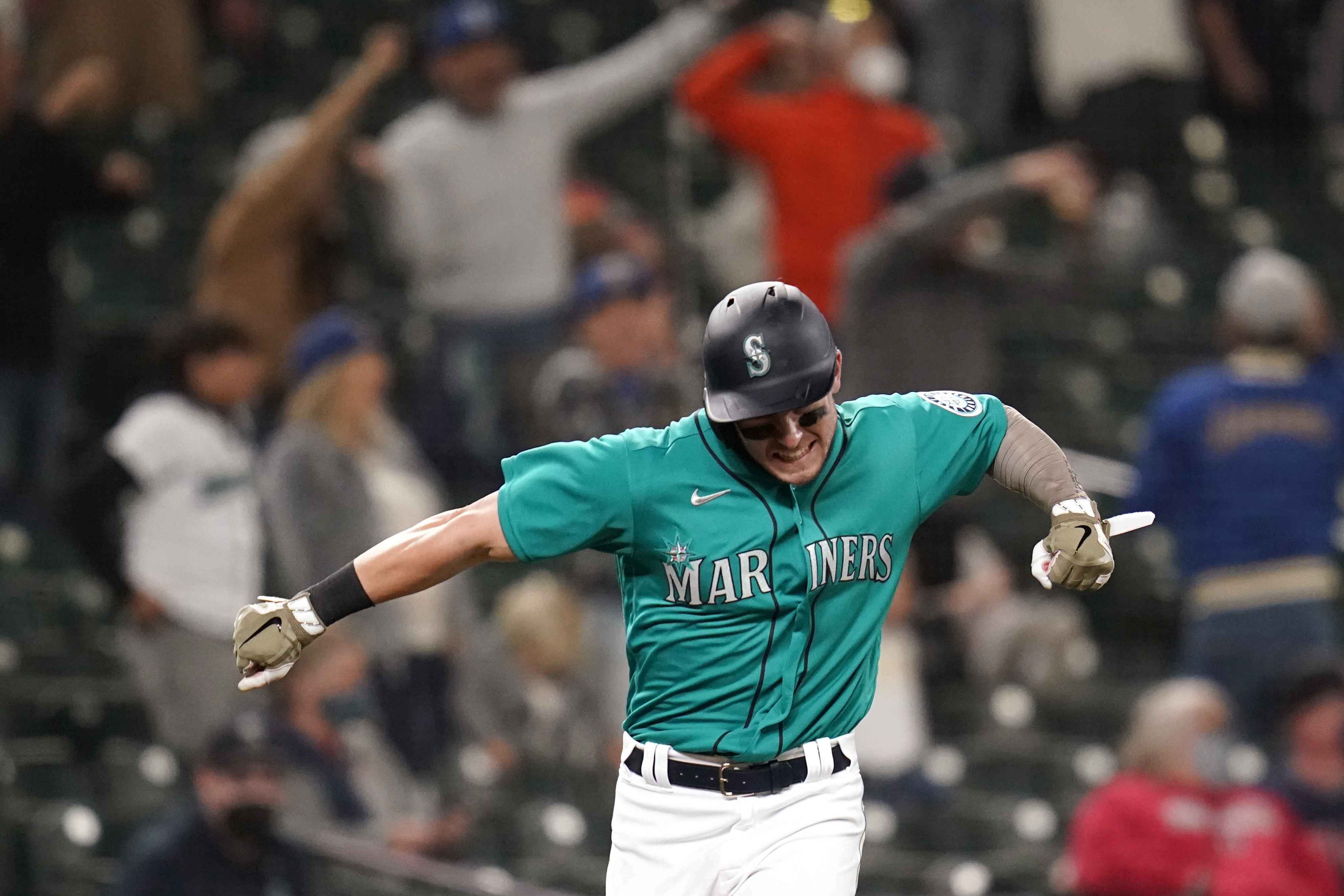 Mariners place Mitch Haniger on COVID-19 injured list after