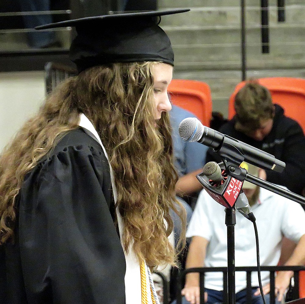 Gravette seniors get diplomas