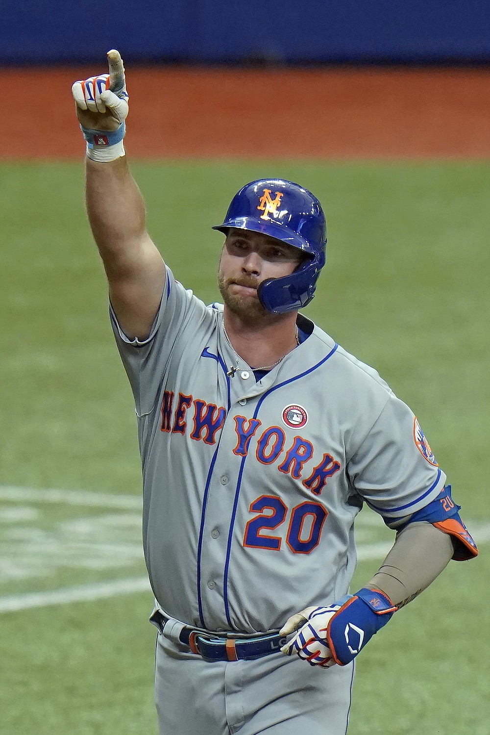 Willy Adames does Randy Arozarena pose after home run