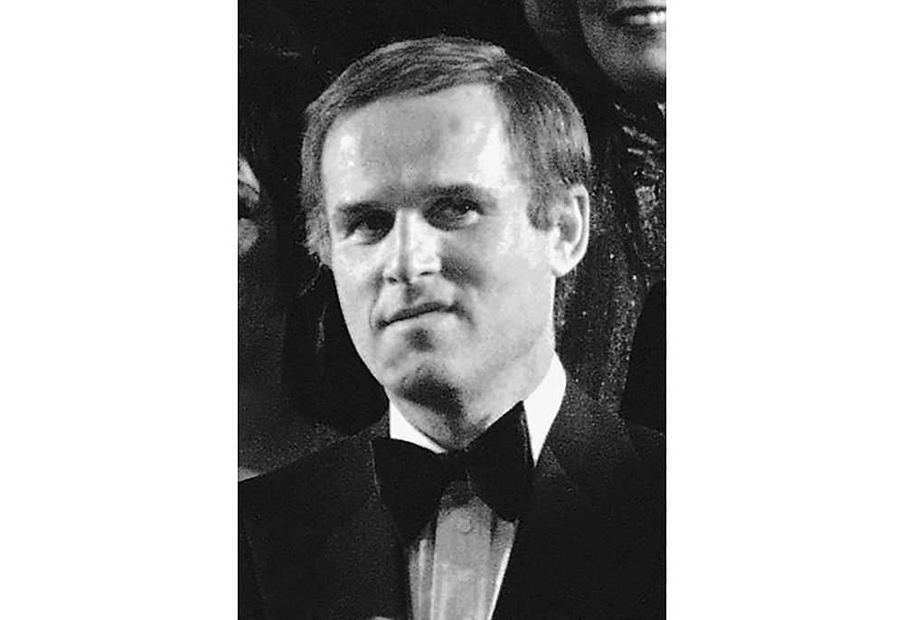 FILE - Actor Charles Grodin appears during the grand finale of the "Night of 100 Stars" benefit gala in New York's Radio City Music Hall on Feb. 15, 1982. Grodin, the offbeat actor and writer who scored as a newlywed cad in “The Heartbreak Kid” and the father in the “Beethoven” comedies, died Tuesday at his home in Wilton, Conn. from bone marrow cancer. He was 86. (AP Photo/Ron Frehm, File)