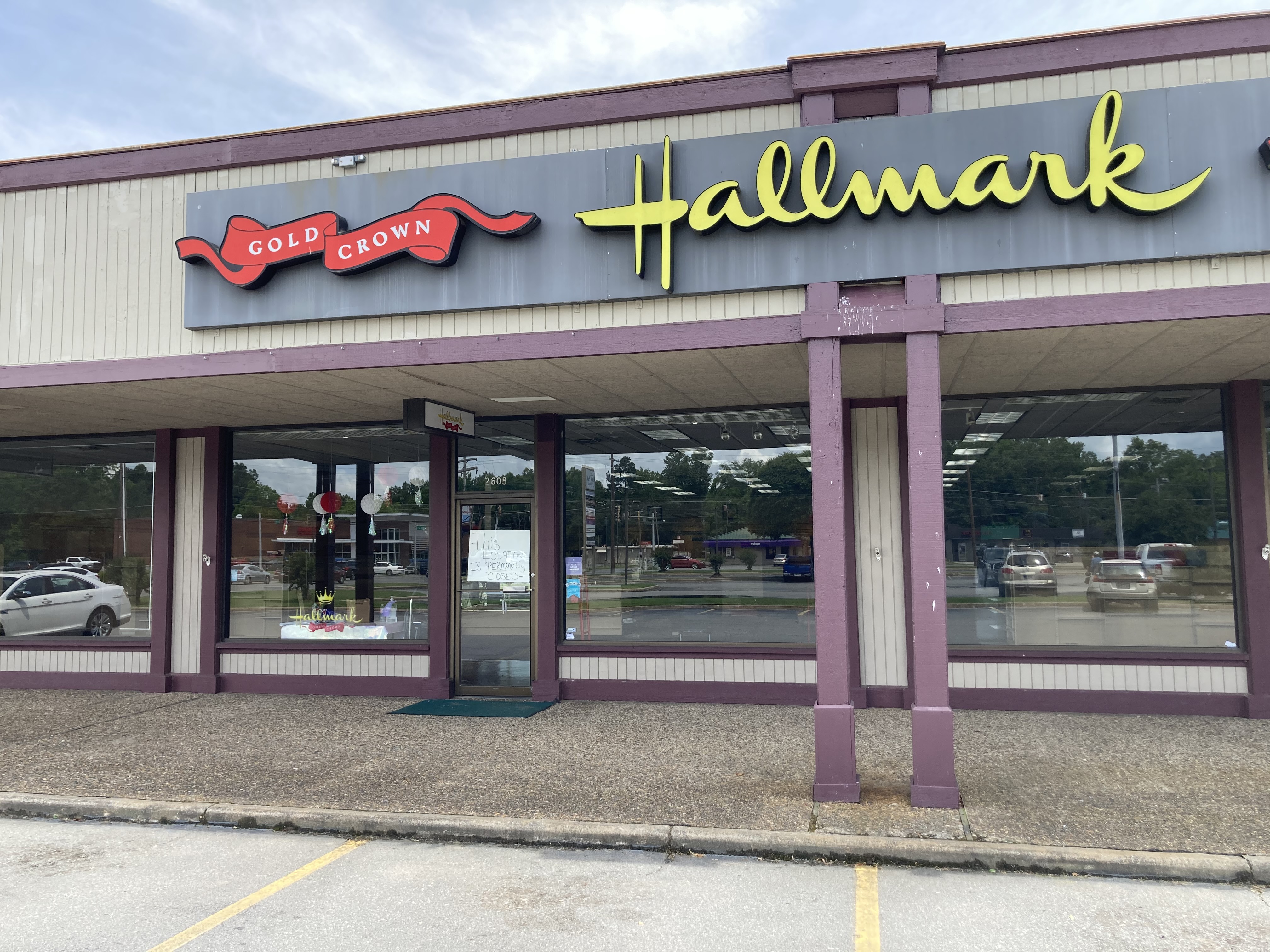 Hallmark store closes after 65 years in Pine Bluff