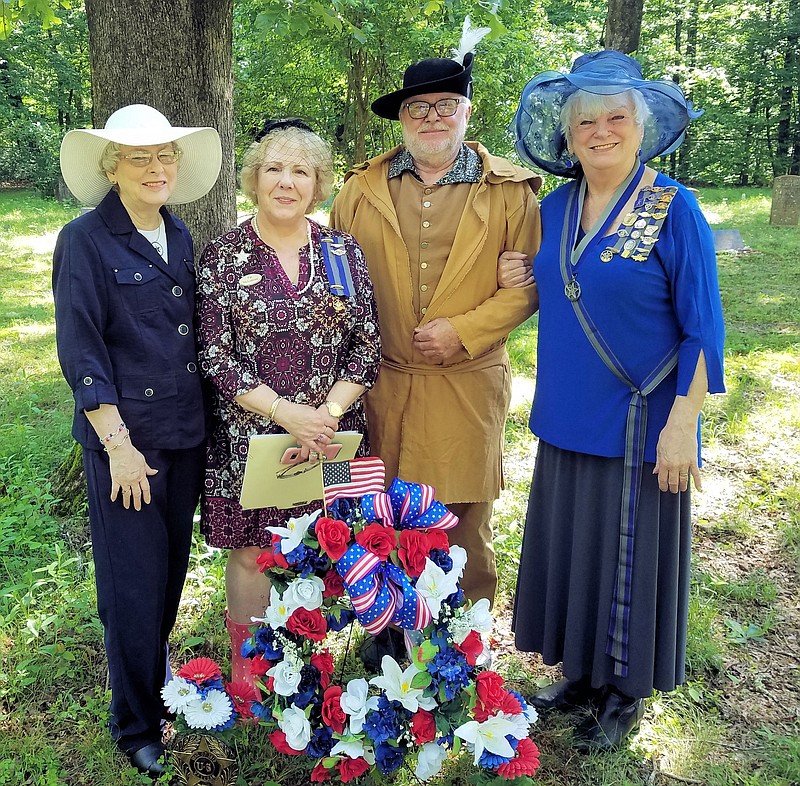 Historical group marks 1812 war veteran's grave