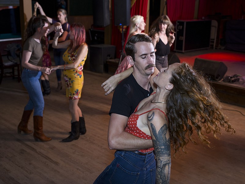 Steven Clarke and Stephanie Gregory, in foreground, two-step during a dance lesson at Sagebrush bar in Austin, Texas, on June 3, 2021. MUST CREDIT: Photo for The Washington Post by Matthew Busch