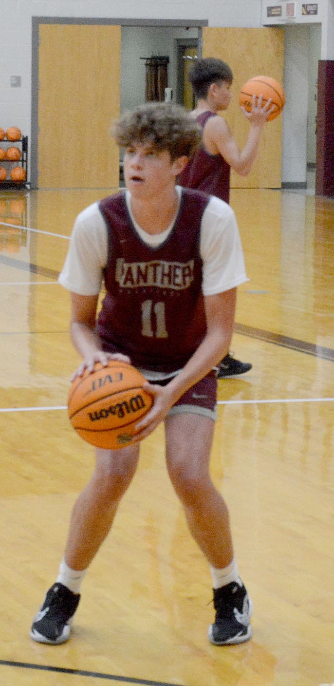 Graham Thomas/Siloam Sunday
Siloam Springs junior Nate Vachon lines up a 3-point shot during boys basketball practice on Wednesday morning at Panther Activity Center. The Panthers were scheduled to participate in a team camp at Tulsa (Okla.) Edison on Friday and Saturday before returning to regular summer practices this week.