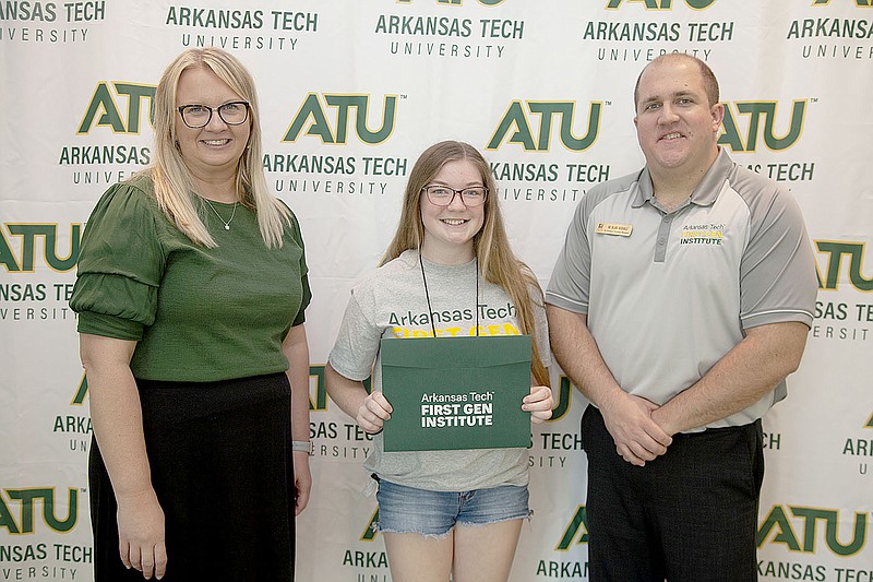 COURTESY PHOTO
Lily Sterling of Lincoln, center, participated in the 2021 Arkansas Tech University First Generation Institute. She is pictured with Keegan Nichols, ATU vice president for student affairs, and Blake Bedsole, ATU vice president for enrollment management.