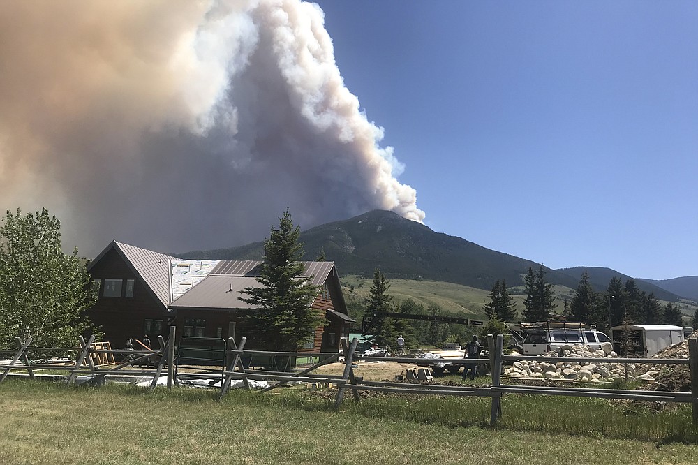 US West swelters in recordbusting heat, risking wildfires