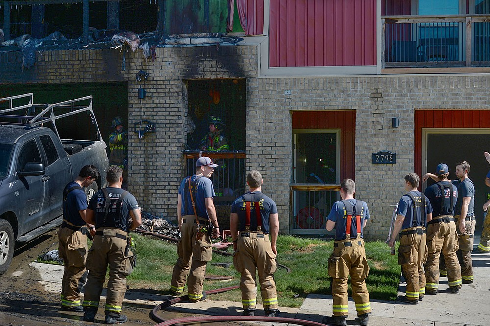 Four escape Fayetteville townhouse fire
