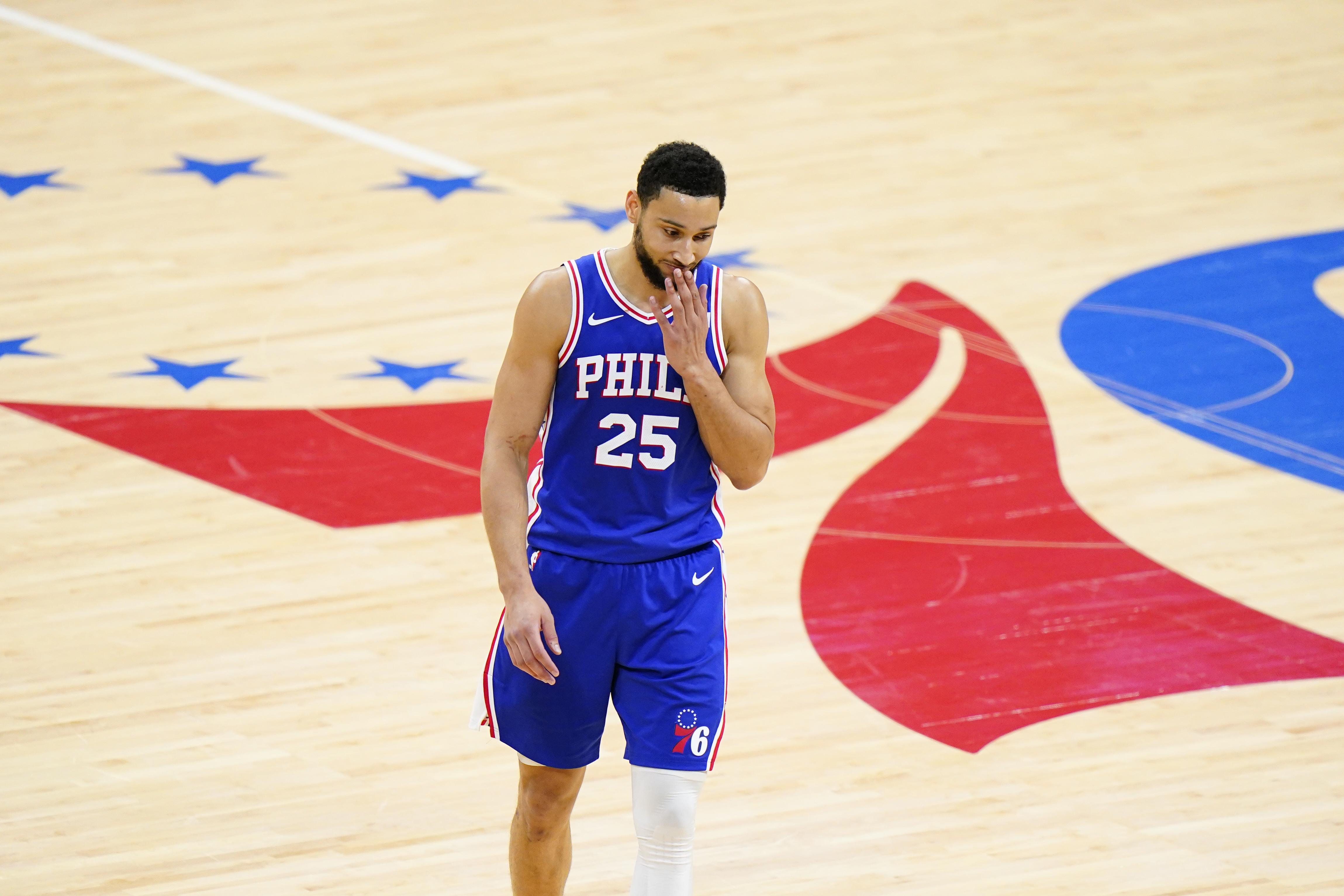 76ers' Ben Simmons out with left knee injury