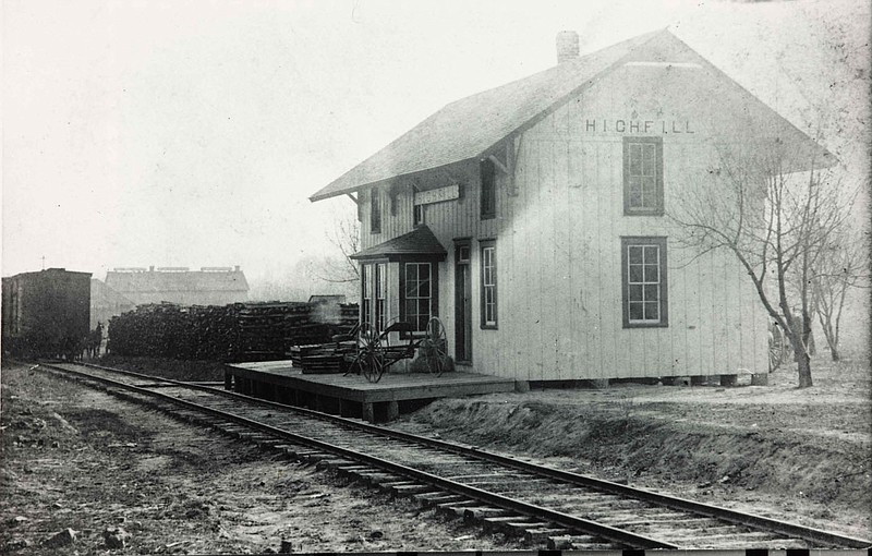 Kansas City & Memphis depot, Highfill, Arkansas, circa 1906.  Courtesy of Shiloh Museum of Ozark History / Burton Gholson Collection (S-83-116-36)