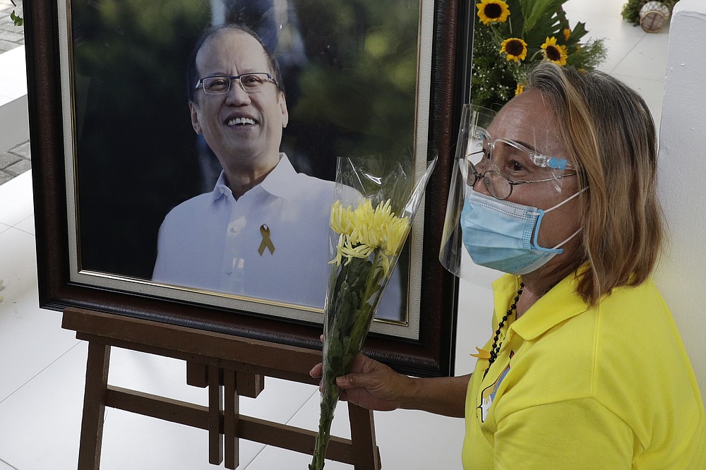 Thousands In Philippines Pay Tribute To Ex Leader Aquino 