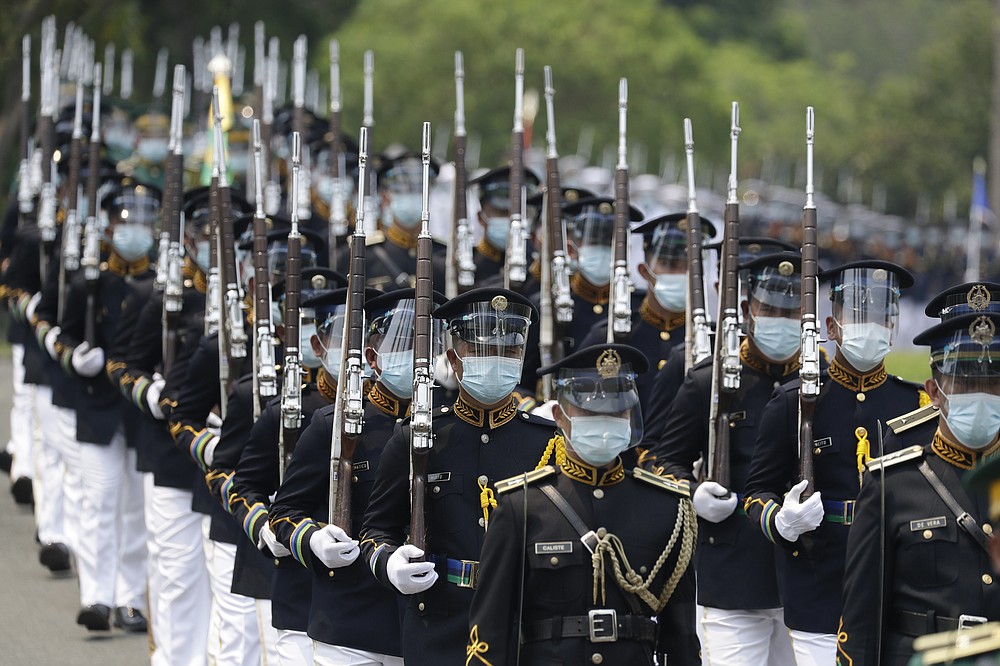 Thousands in Philippines pay tribute to ex-leader Aquino