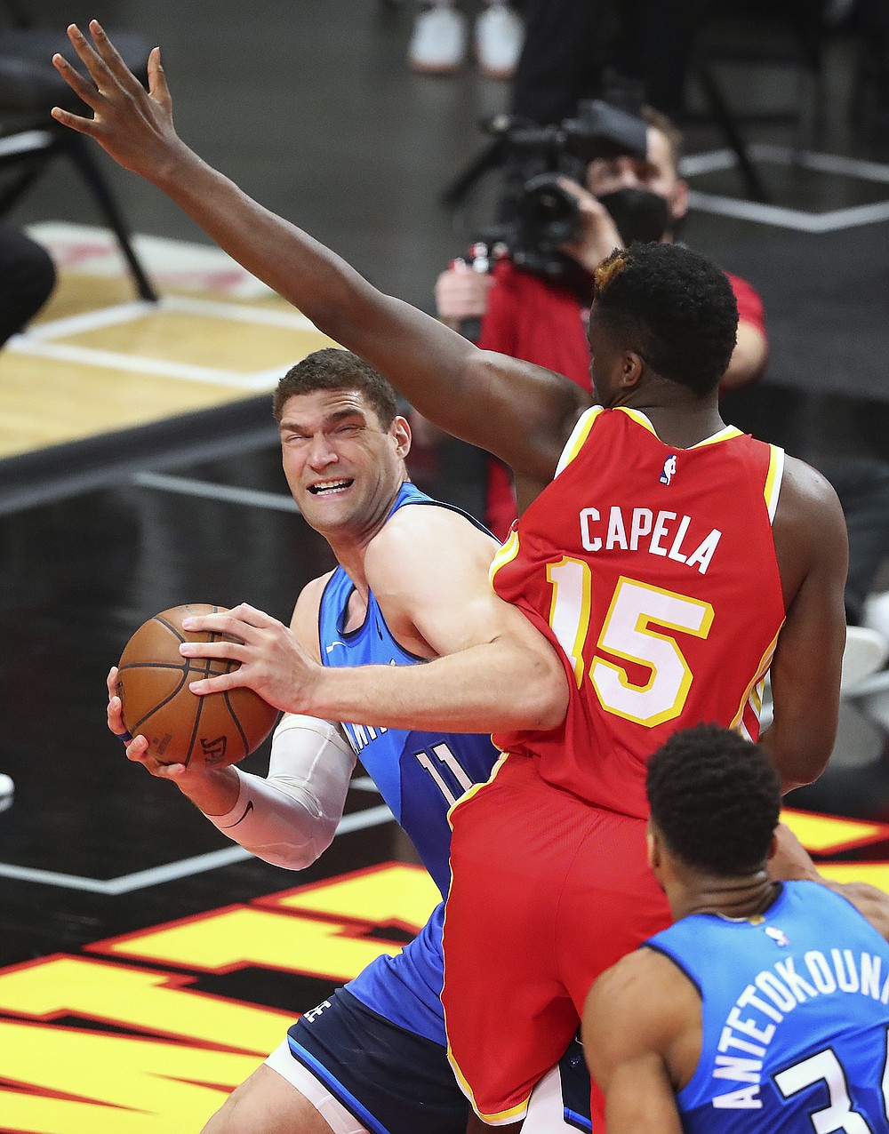 Bucks, Middleton wake up in fourth