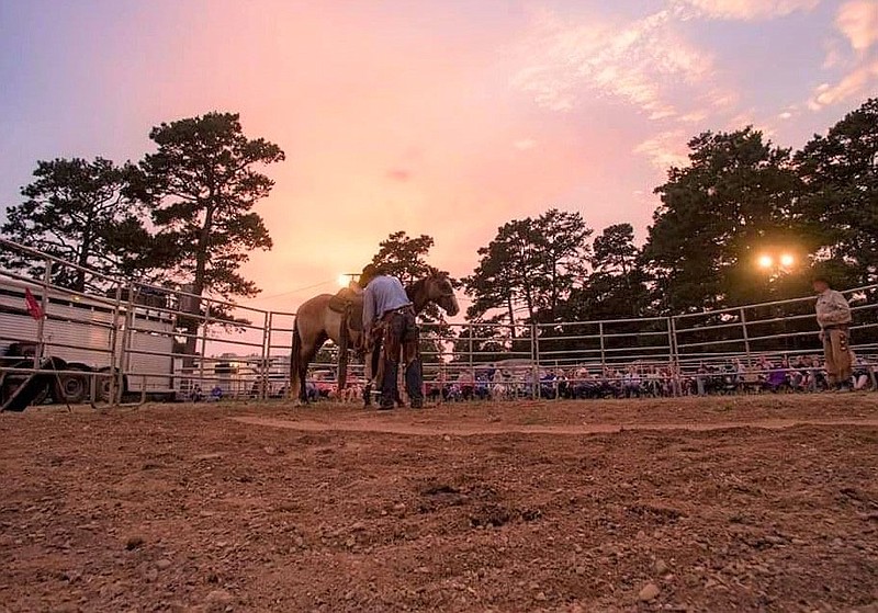 COURTESY PHOTO Paul Daily with Wild Horse Ministries follows the steps outlined in the “Round Pen of Life” while training an unbroken horse. During his presentations, he compares a relationship with God to a relationship between a horse and trainer.
