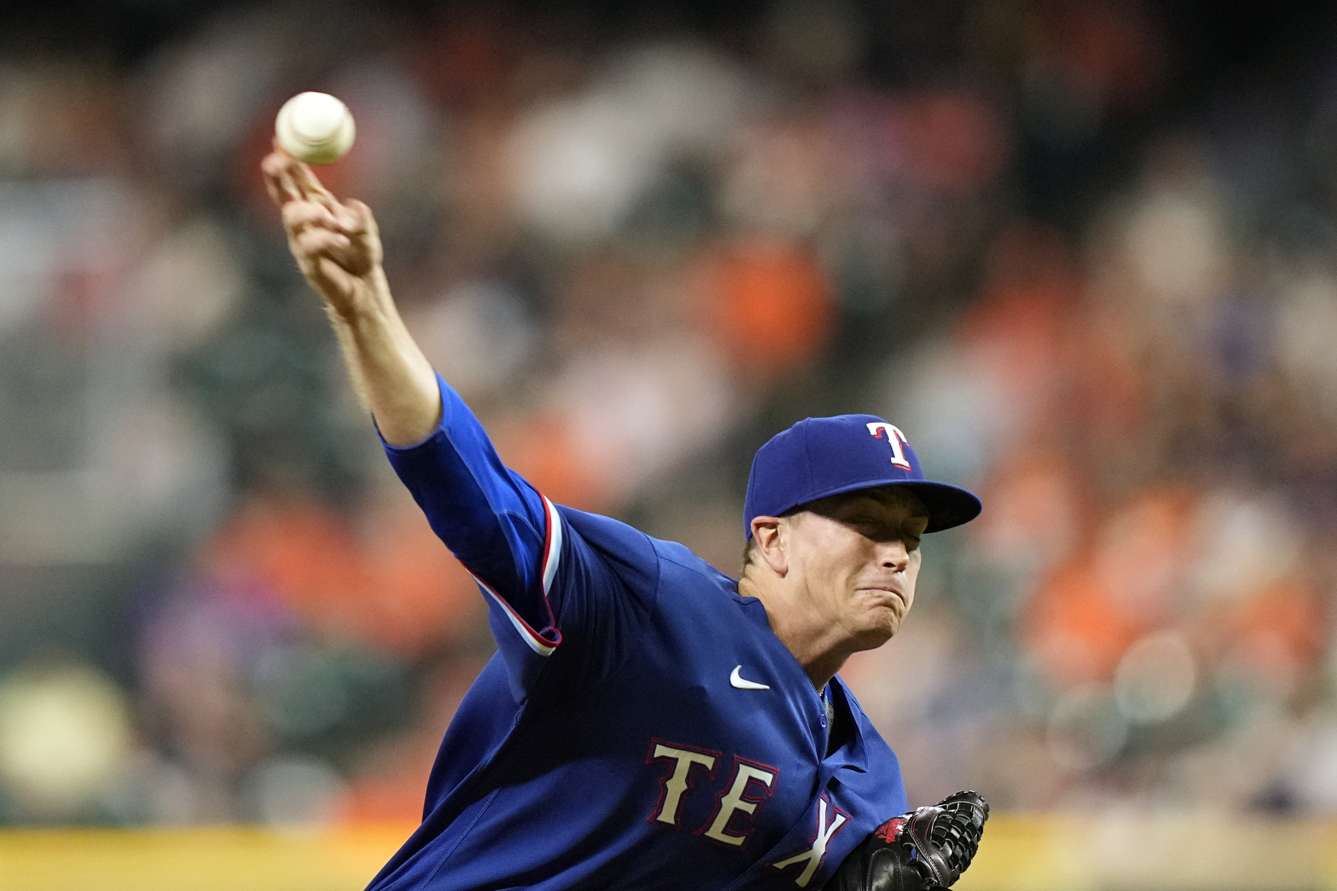 Texas Rangers starting pitcher Kyle Gibson (44) pitches against