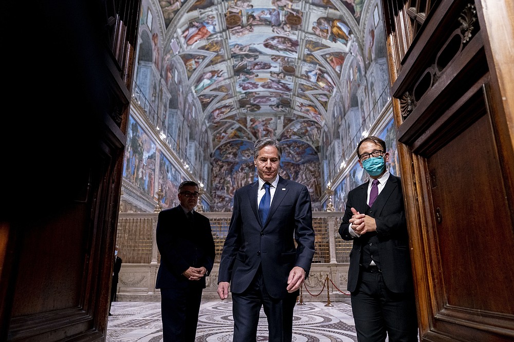 Secretary of State Antony Blinken, center, accompanied by guide Alessandro Conforti, right, and U.S. Embassy charge d'affaires to the Holy See Patrick Connell, left, tour the Sistine Chapel at the Vatican in Rome, Monday, June 28, 2021. Blinken is on a weeklong trip to Europe in Germany, France and Italy.  (AP Photo / Andrew Harnik, Pool)
